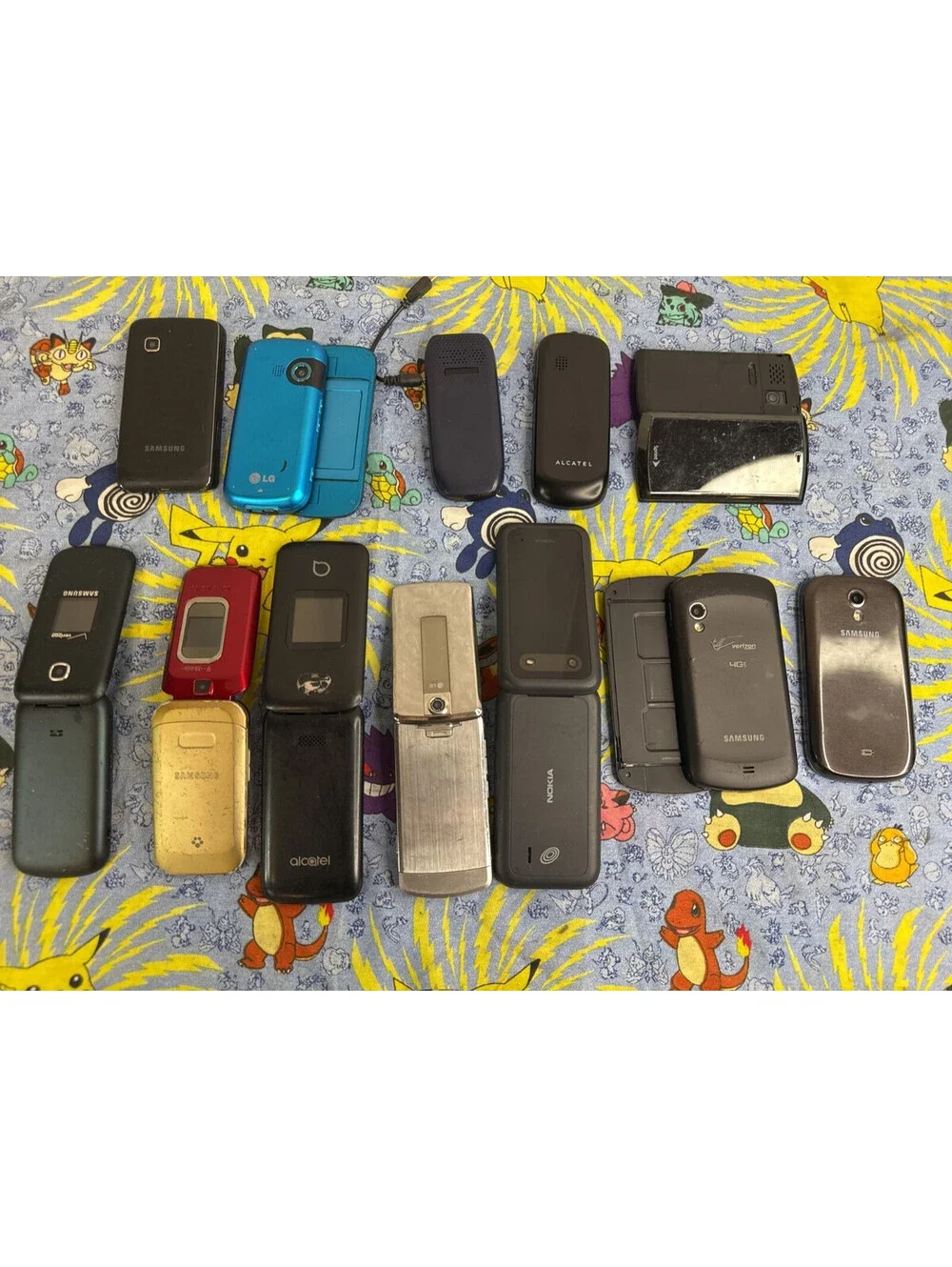 *Used* Lot of 12 Phones Older Smart Phones & Flip Phones UNTESTED* *PARTS ONLY*
